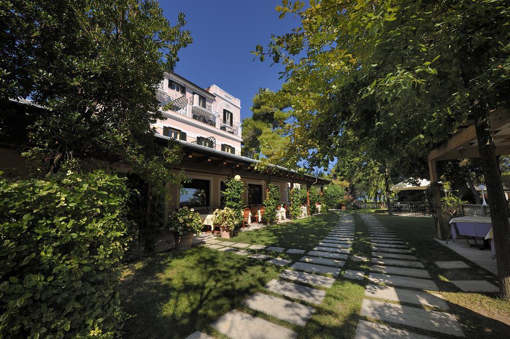 Park Hotel Villa Maria San Menaio Kültér fotó